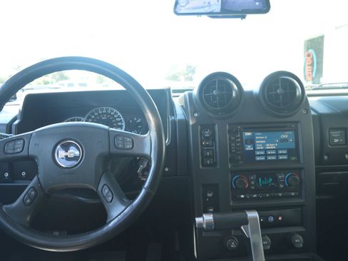 Used 2005 HUMMER H2 w/ Preferred Equipment Group AWD/4WD image 31
