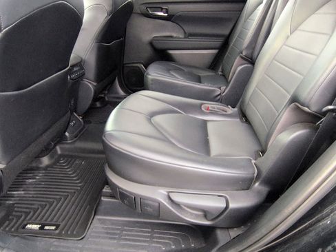 Used 2021 Toyota Highlander XLE FWD image 20