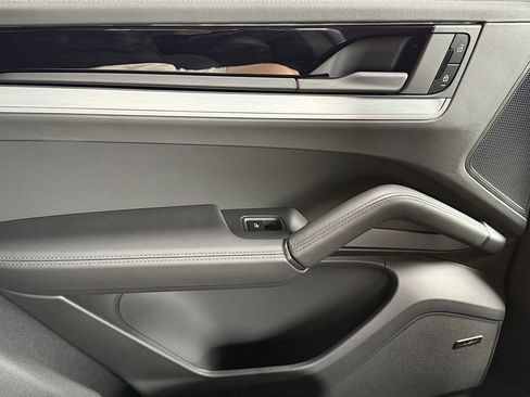 New 2024 Porsche Cayenne Turbo image 17