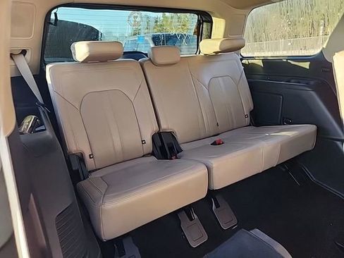 Used 2022 Ford Expedition Limited image 21