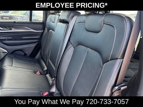 Used 2022 Jeep Grand Cherokee Overland w/ Luxury Tech Group IV AWD/4WD image 18