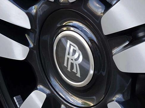 Certified 2025 Rolls-Royce Cullinan AWD/4WD image 23
