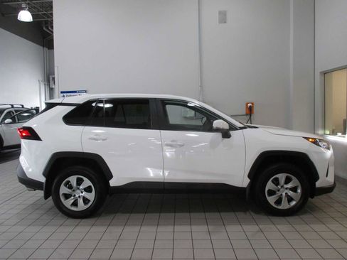 Used 2022 Toyota RAV4 LE image 12