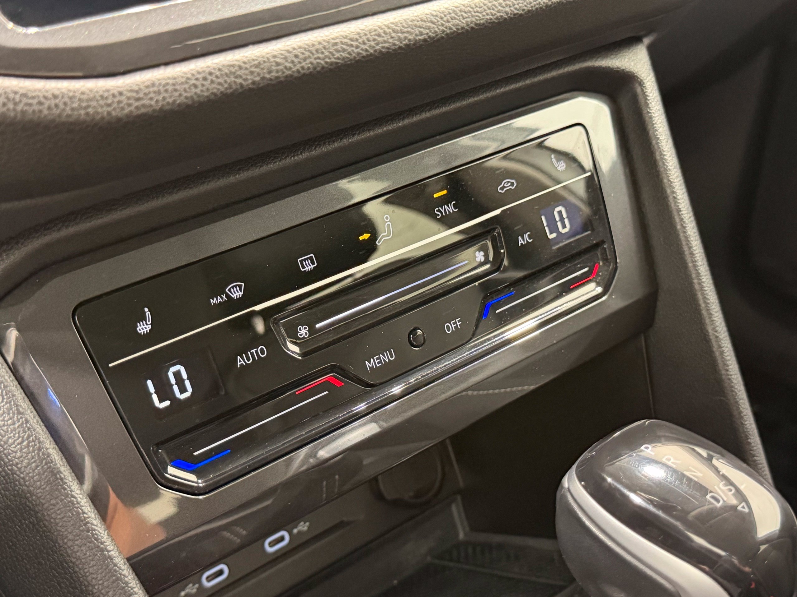 Used 2023 Volkswagen Tiguan SE FWD image 40