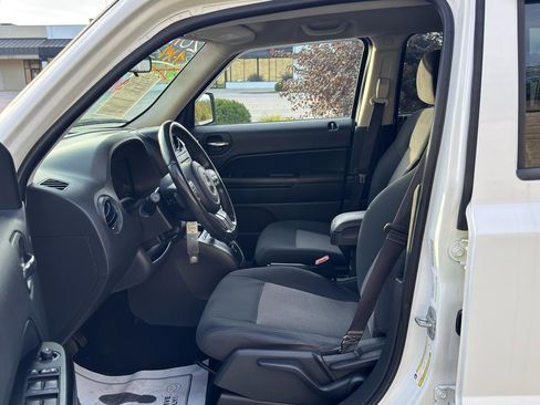 Used 2011 Jeep Patriot Latitude AWD/4WD image 12