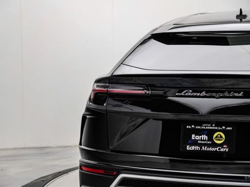 Used 2022 Lamborghini Urus AWD/4WD image 14