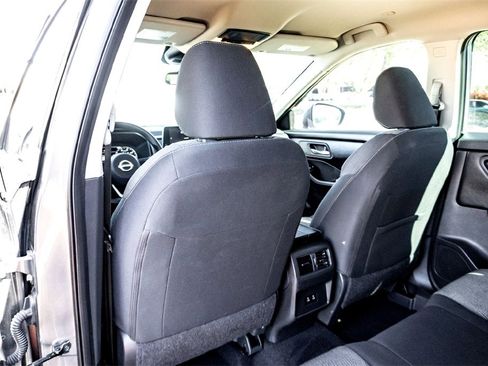 Used 2024 Nissan Rogue SV image 28