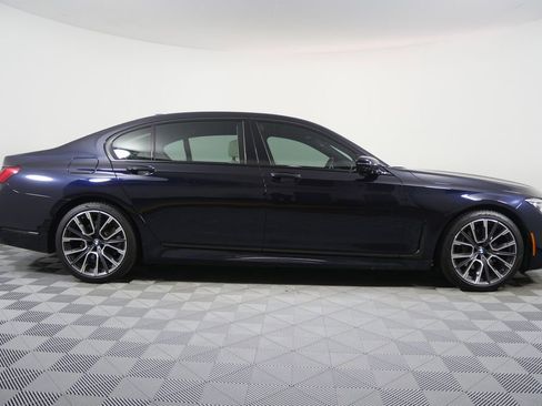 Used 2022 BMW 740i w/ M Sport Package image 2