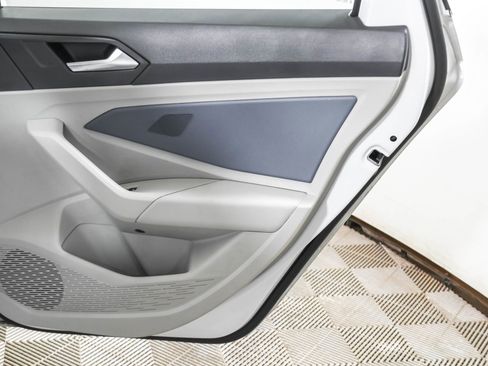 Used 2025 Volkswagen Jetta SE w/ Sunroof Package FWD image 43