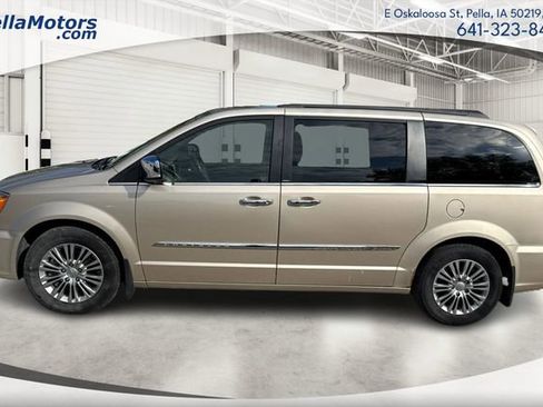 Used 2013 Chrysler Town & Country Touring-L w/ Driver Convenience Group FWD image 6