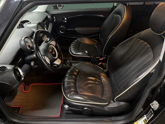 Used 2010 MINI Cooper Clubman Hardtop FWD image 12