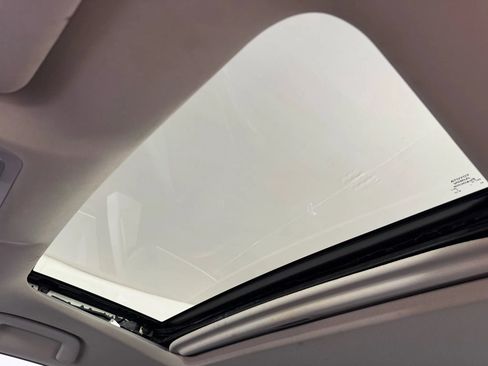 Used 2013 Toyota Avalon Limited image 22