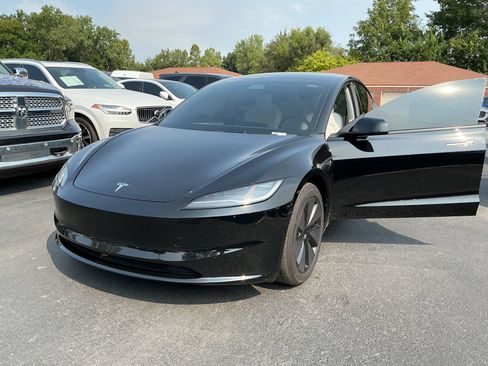 Used 2025 Tesla Model 3 Long Range AWD/4WD image 2