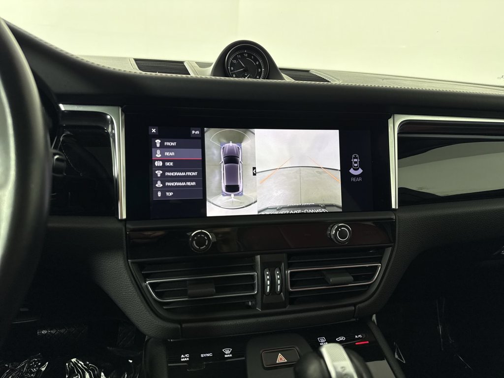 Certified 2023 Porsche Macan AWD/4WD image 29