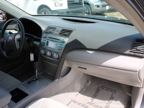 Used 2009 Toyota Camry LE FWD image 13