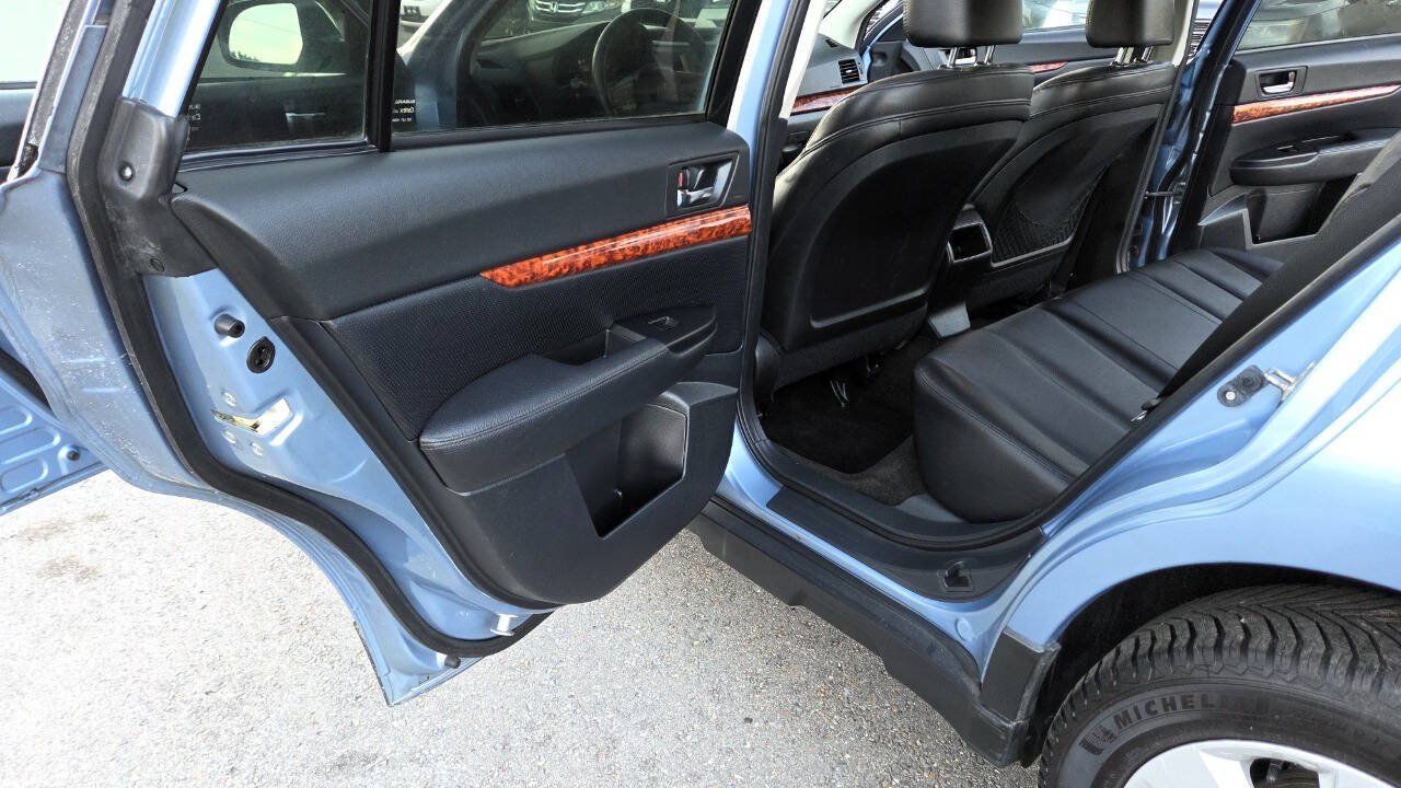 Used 2011 Subaru Outback 2.5i Limited AWD/4WD image 29