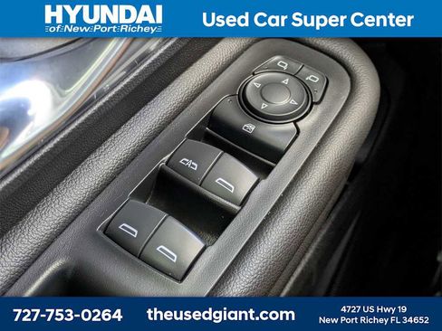 Used 2022 GMC Terrain SLE w/ Driver Convenience Package image 32