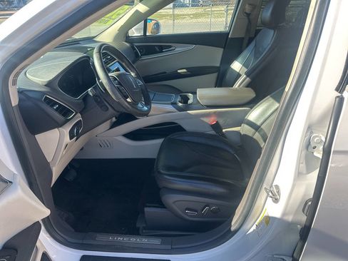 Used 2019 Lincoln Nautilus Select w/ Class II Trailer Tow Package image 8