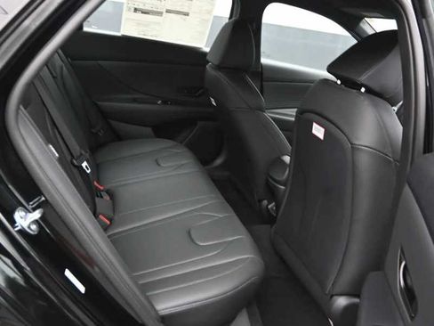 New 2026 Hyundai Elantra SEL Sport FWD image 12