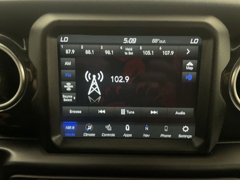 Used 2023 Jeep Wrangler Altitude image 7