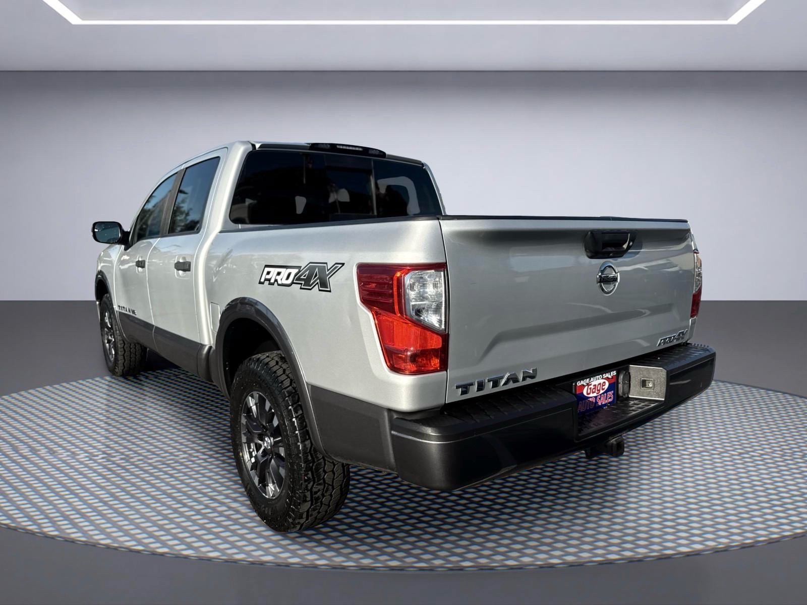 Used 2018 Nissan Titan PRO-4X AWD/4WD image 4