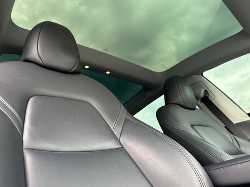 Used 2023 Tesla Model 3 Standard Range image 19