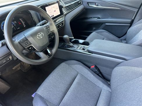Used 2025 Toyota Camry LE image 9