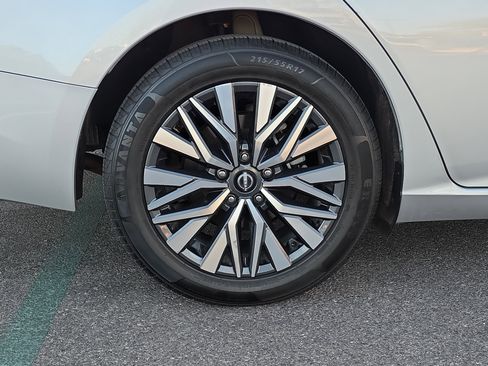 Used 2024 Nissan Altima 2.5 SV image 9