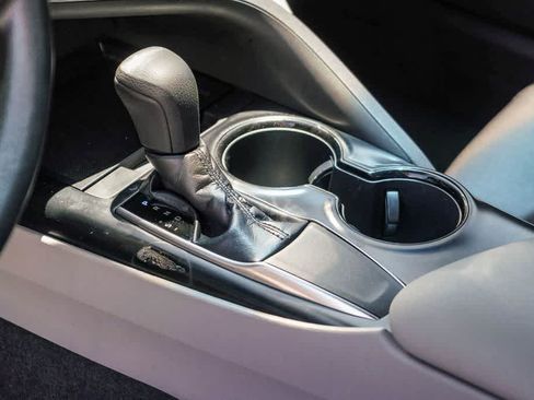 Used 2018 Toyota Camry LE FWD image 18