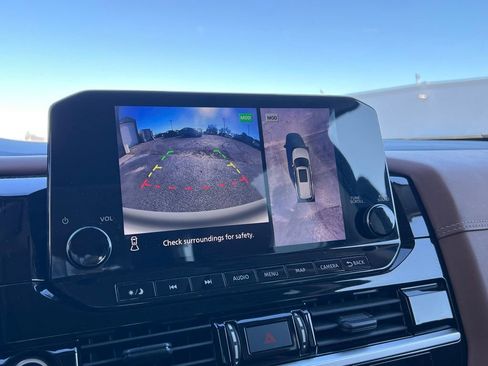 Used 2023 Nissan Pathfinder Platinum w/ Black Appearance Package image 26