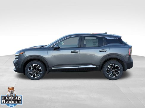 Used 2025 Nissan Kicks SV image 2