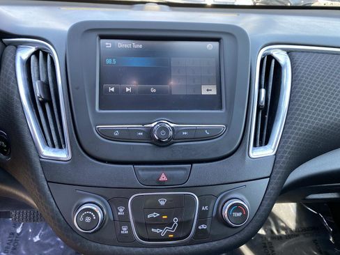 Used 2018 Chevrolet Malibu LT w/ LPO, Convenience Package 2 FWD image 11
