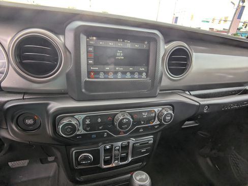 Used 2023 Jeep Wrangler Unlimited w/ Cold Weather Group AWD/4WD image 18