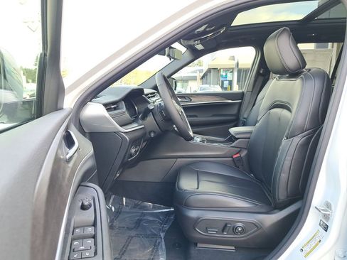 New 2025 Jeep Grand Cherokee Limited w/ Luxury Tech Group II image 11