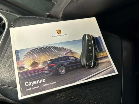 Used 2019 Porsche Cayenne AWD/4WD image 34