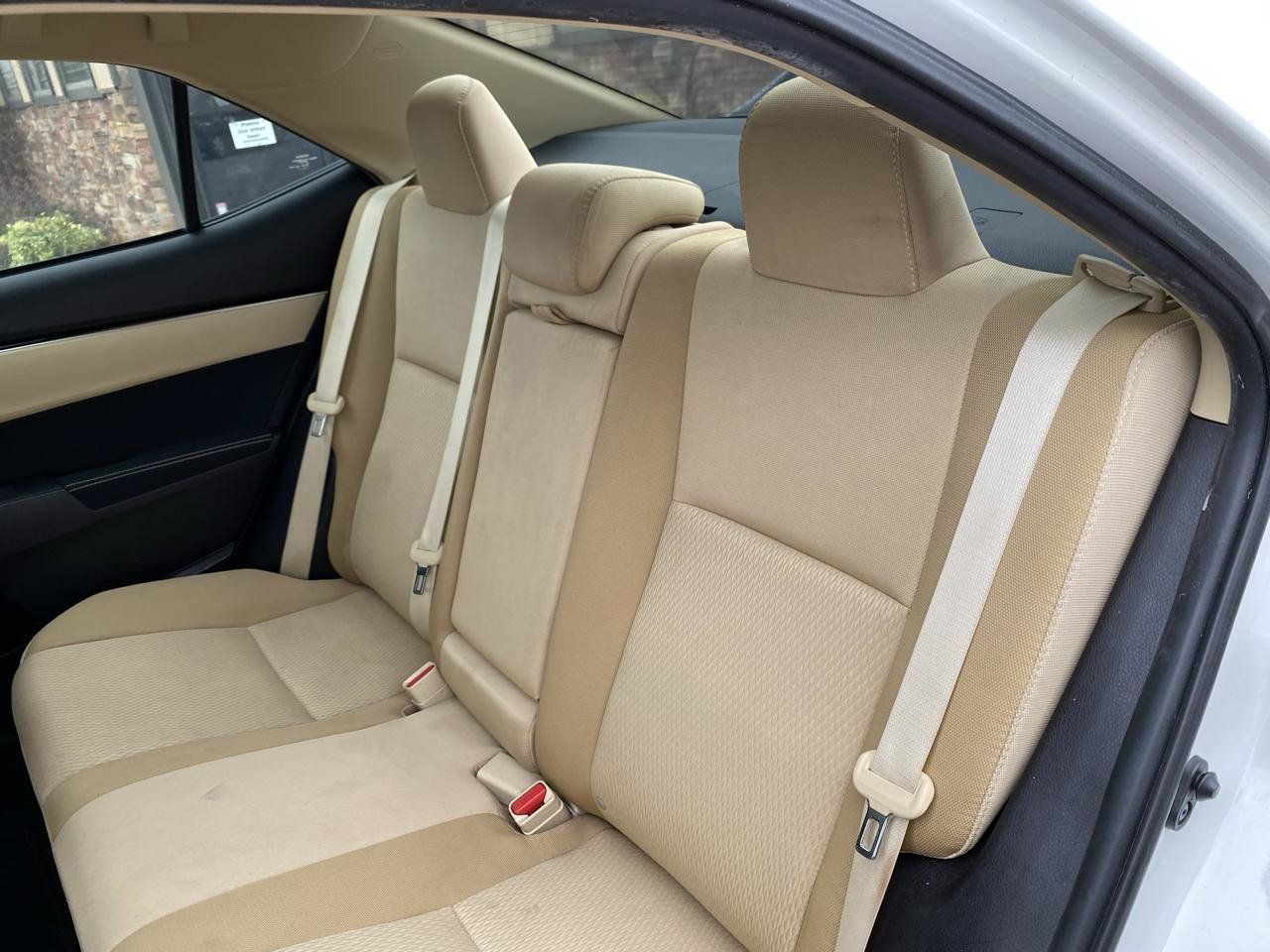 Used 2018 Toyota Corolla LE FWD image 7