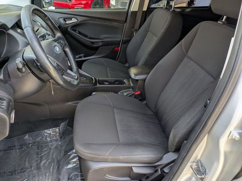 Used 2016 Ford Focus SE w/ SE Sport Package FWD image 21