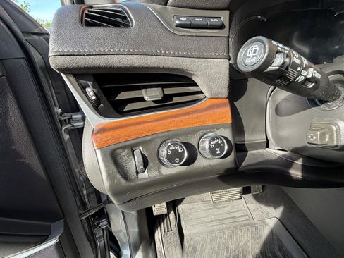 Used 2020 Cadillac Escalade ESV Luxury w/ Escalade Sport Edition AWD/4WD image 47