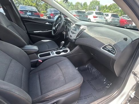 Used 2018 Chevrolet Cruze LS FWD image 19