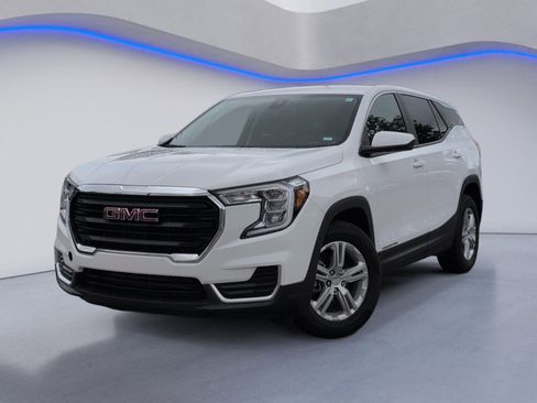Used 2024 GMC Terrain SLE FWD image 2