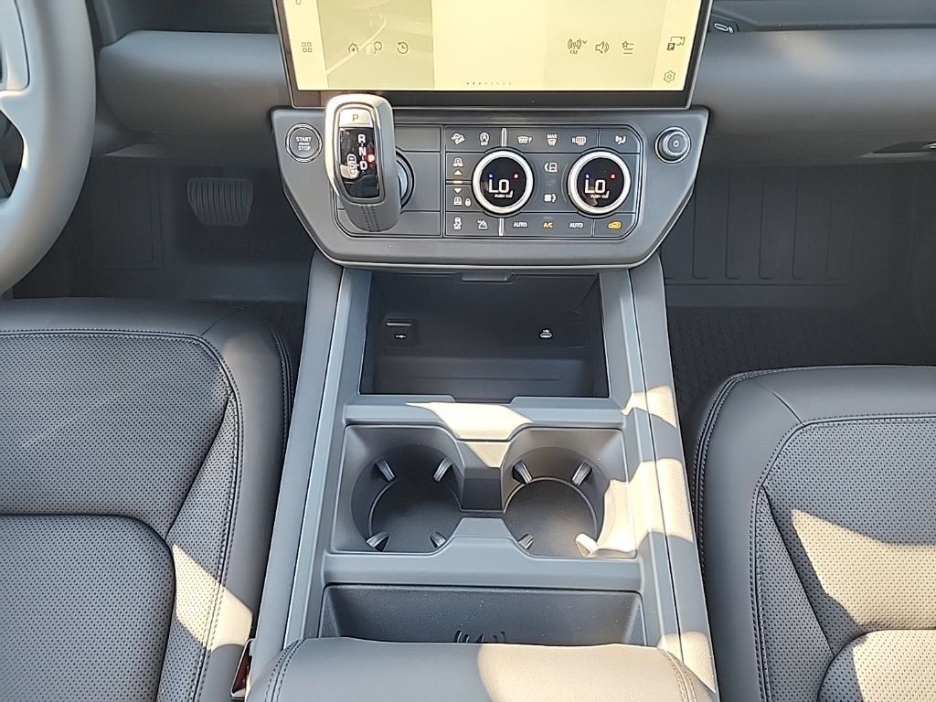 New 2026 Land Rover Defender 110 X-Dynamic SE AWD/4WD image 23