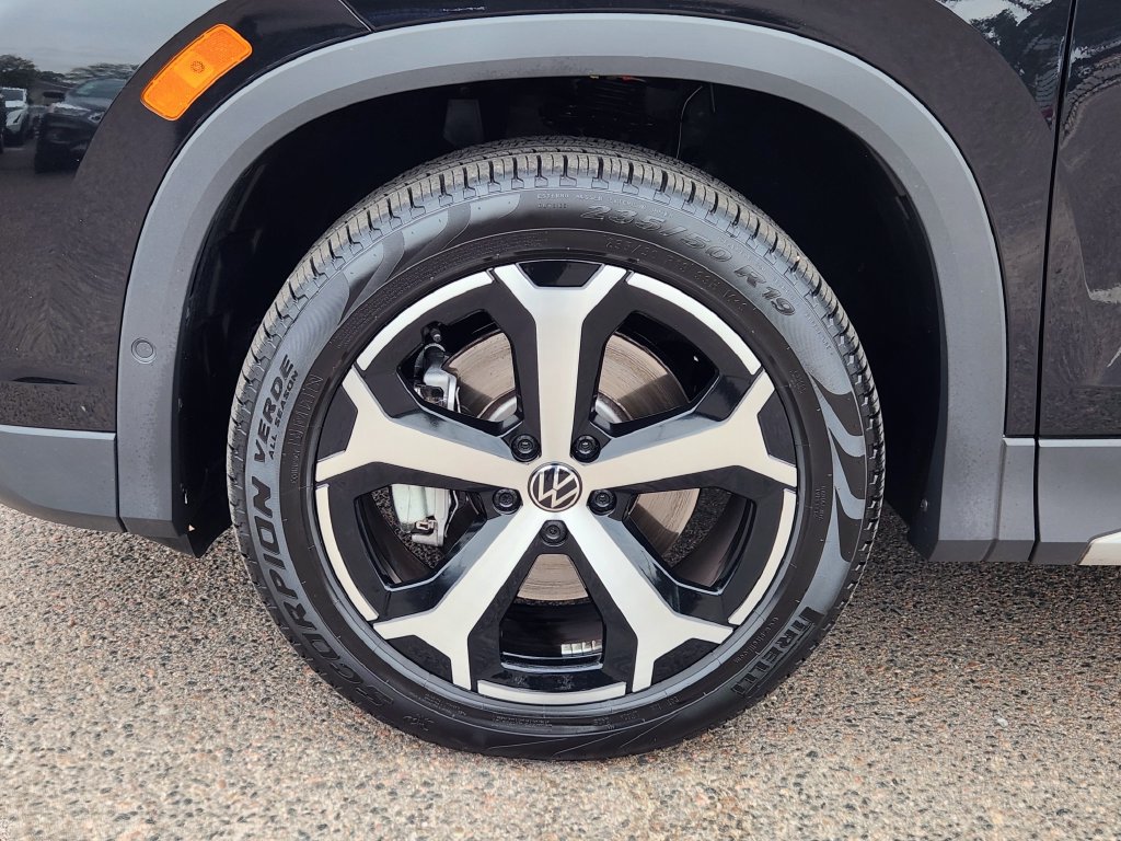 Certified 2025 Volkswagen Tiguan SE AWD/4WD image 9