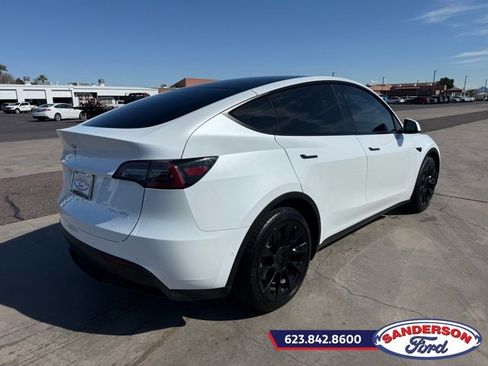 Used 2022 Tesla Model Y Long Range image 3