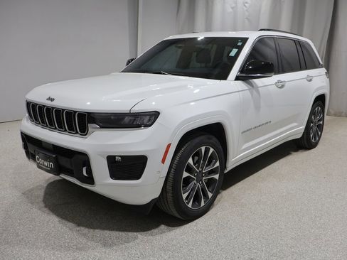 Used 2023 Jeep Grand Cherokee Overland AWD/4WD image 5