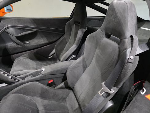 Used 2024 McLaren 750S image 8