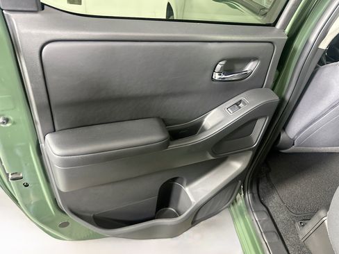Used 2025 Nissan Frontier SV w/ SV Convenience Package image 25
