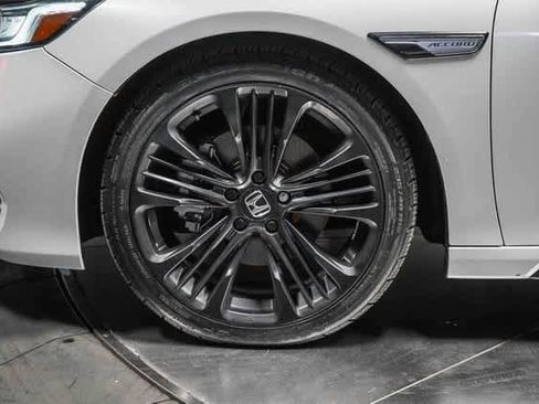 Used 2018 Honda Accord Touring image 9