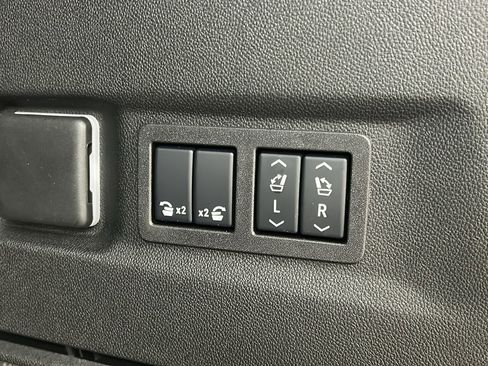 Used 2025 GMC Yukon XL Denali Ultimate image 15