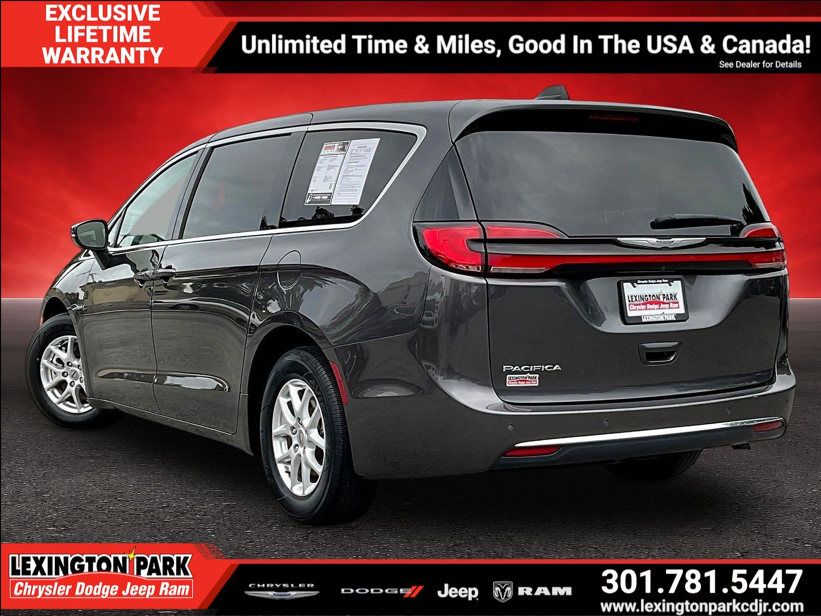 Used 2023 Chrysler Pacifica Touring-L FWD image 4