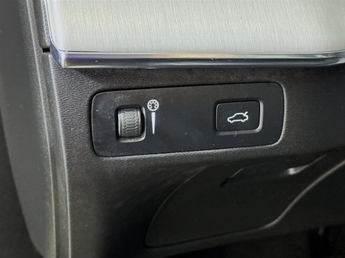 Used 2022 Volvo XC90 T5 Momentum image 14